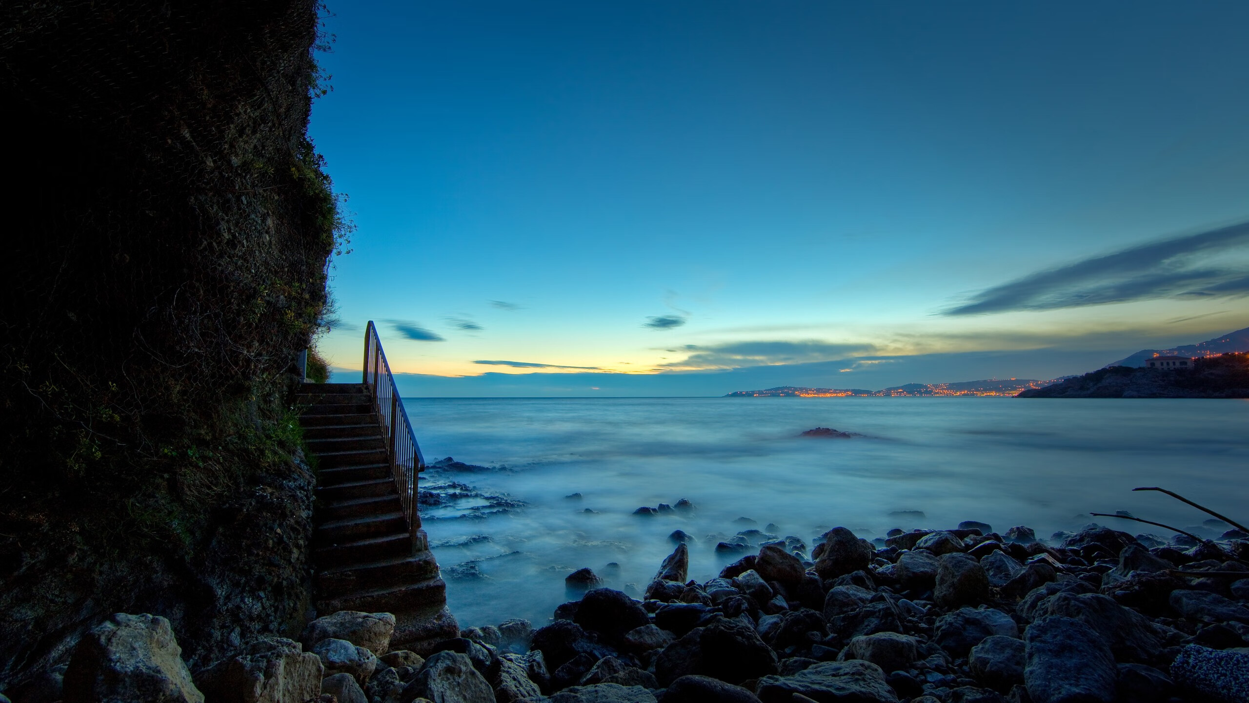 阿森纳后卫受伤离场，影响球队防守，阿森纳的后卫